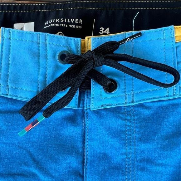 Quicksilver New Wave Everyday Boardshorts Blue Yellow 10” Inseam Size 34 GUC - Picture 4 of 10